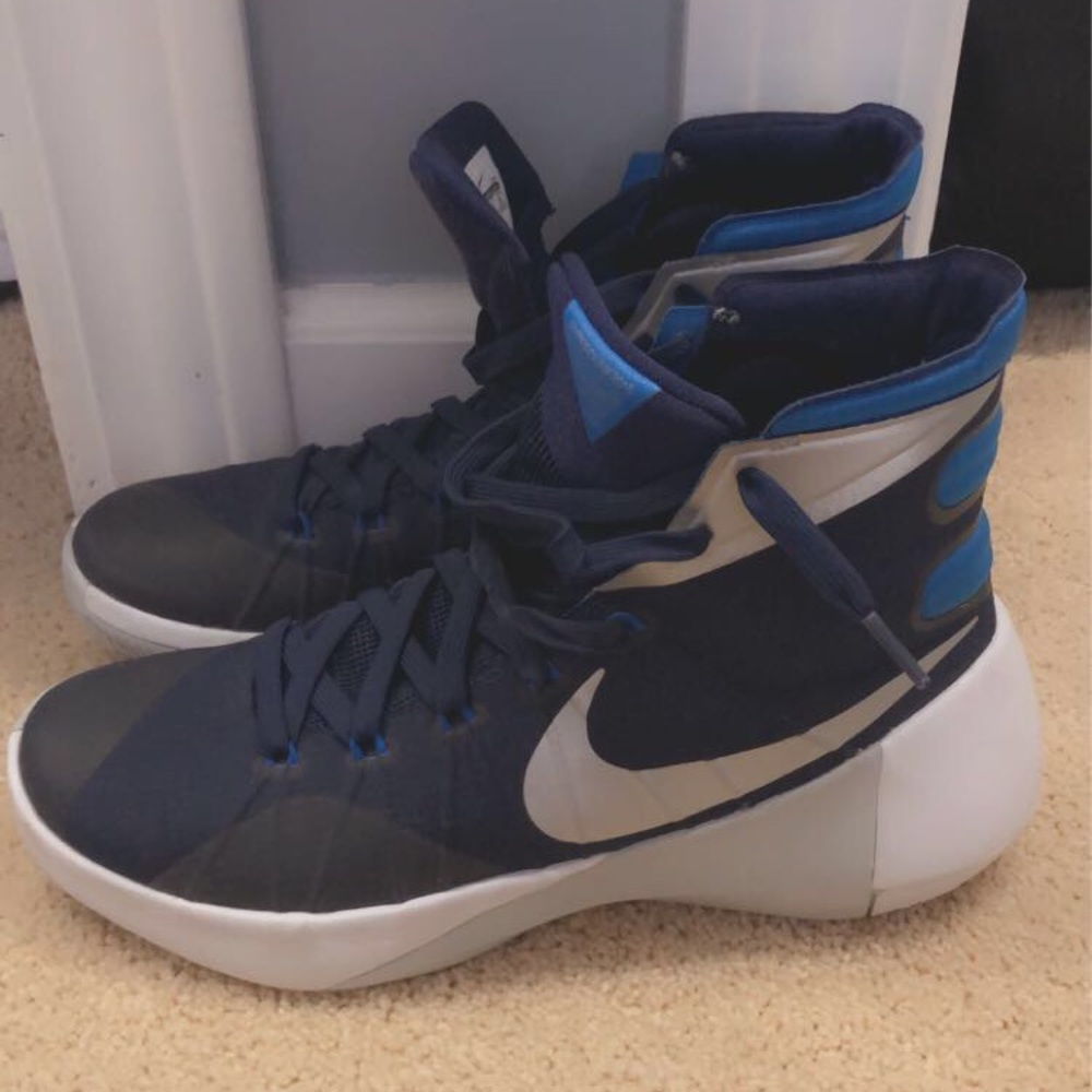 Basketball shoes